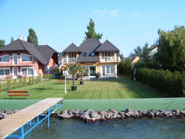 KATI VILLA-BEACH, Забронировать  Отели Шомодь с парковкой, Парковка