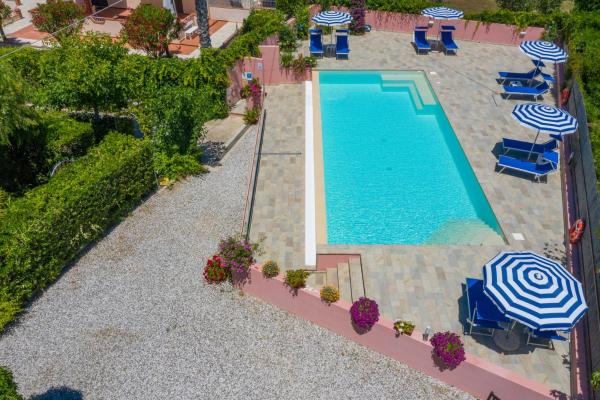 Elbaloves Appartaments Villa, Забронировать  Отели Каполивери с парковкой, Парковка