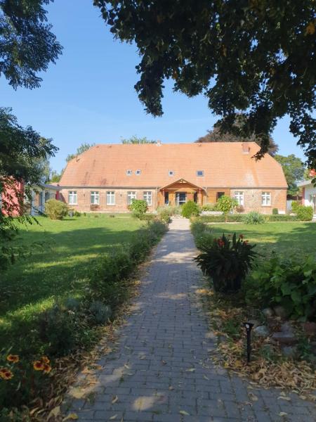 Hotelpension Pfarrhaus, Забронировать Отель Альт-Шверин Plauer See