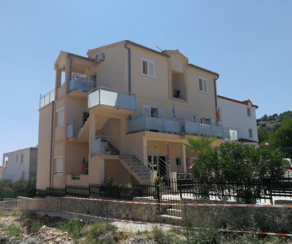 Adria Apartments Sara, Забронировать Апартаменты/квартира Отели Ражань с парковкой, Парковка
