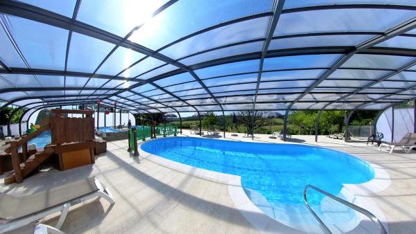 Camping Les Terrasses de Dordogne, Забронировать  Отели Аквитаний с парковкой, Парковка