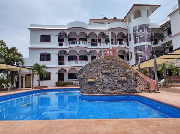 Hotel Real del Quijote a sólo 50 metros de la playa, Забронировать  Отели в центре Теколутла, в центре