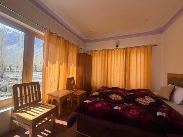 Zing Guest House, Забронировать  Отели Джамму и Кашмира с парковкой, Парковка