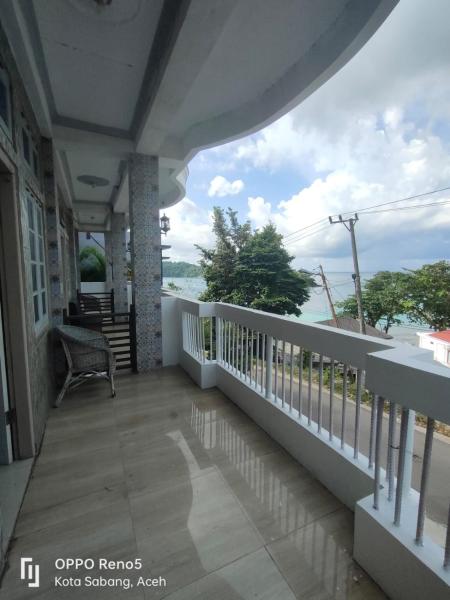 FURQAN GUEST HOUSE Family, Забронировать  Отели Суматры с парковкой, Парковка