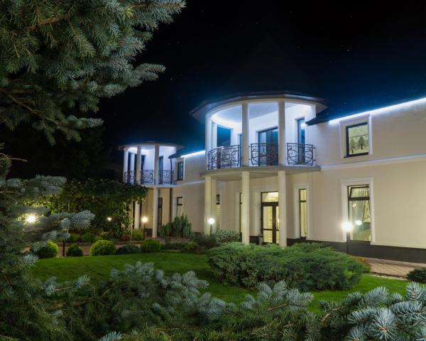 Galaktyka Hotel, Забронировать  Отели Львовской области с парковкой, Парковка