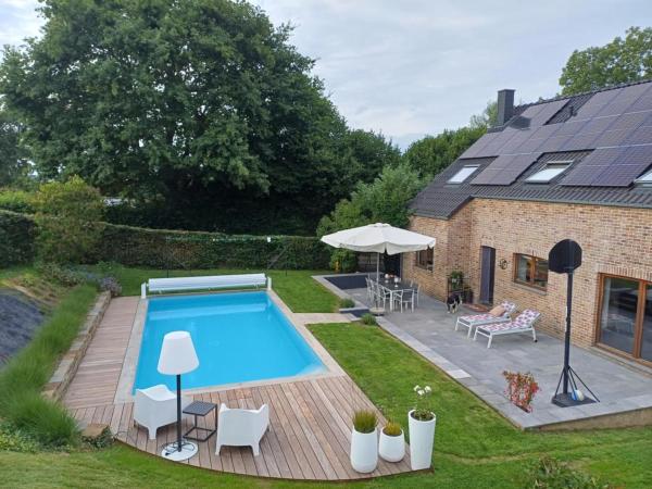 Soiron, Villa 4 chambres doubles avec piscine et billard, Забронировать  Отели Soiron с парковкой, Парковка