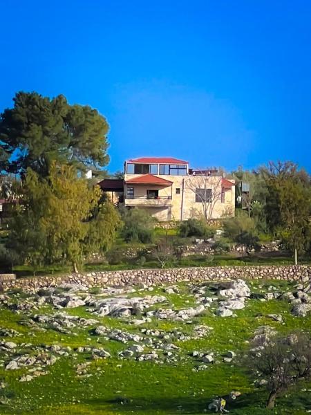 Um Al Namel Villa & Chalet, Забронировать Шале Коттеджи мухафаза Ирбид, Коттедж