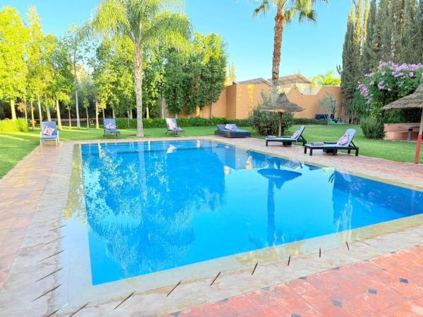 Villa Five Collection - Private Luxury & Heated Pool, Забронировать  Отели Ouled Moumene с бассейном, Бассейн