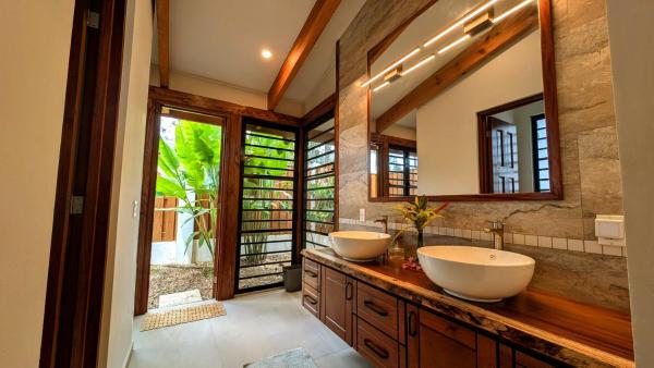 Elevated Off Grid Villa • Private Pool • waterfall