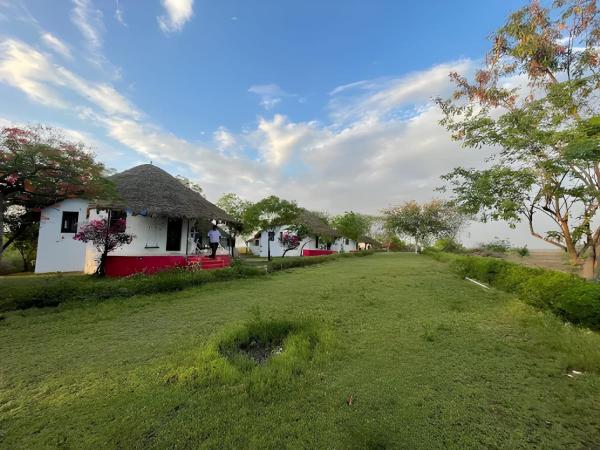 Kutch Safari Resort, Забронировать  Отели Kunria с парковкой, Парковка