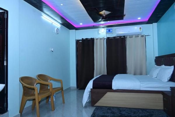 White stay house, Забронировать  Kandhrāpur штат Уттар-Прадеш