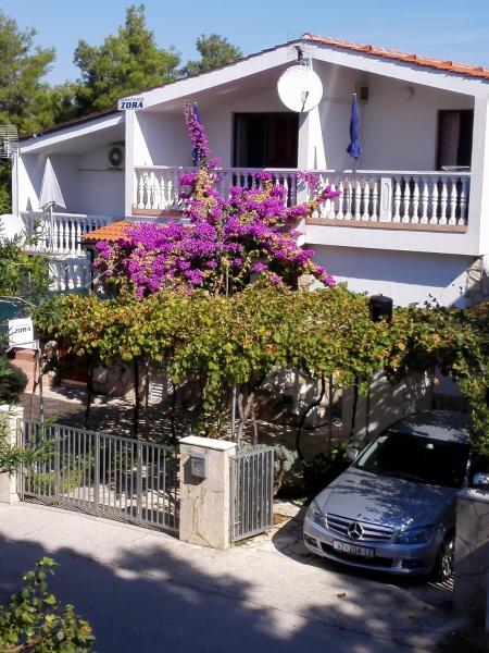 Apartments Zora Нин