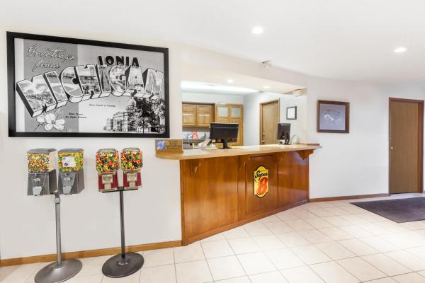 Super 8 by Wyndham Ionia MI