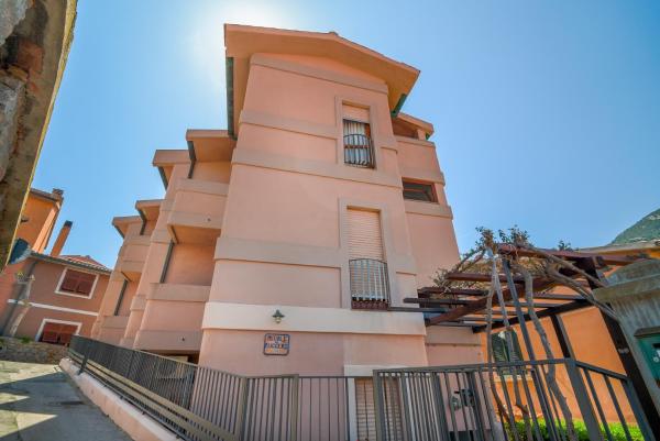 Hotel Da Ruggero - 100m dal Porto, Забронировать Отель Джильо-Порто Джилио