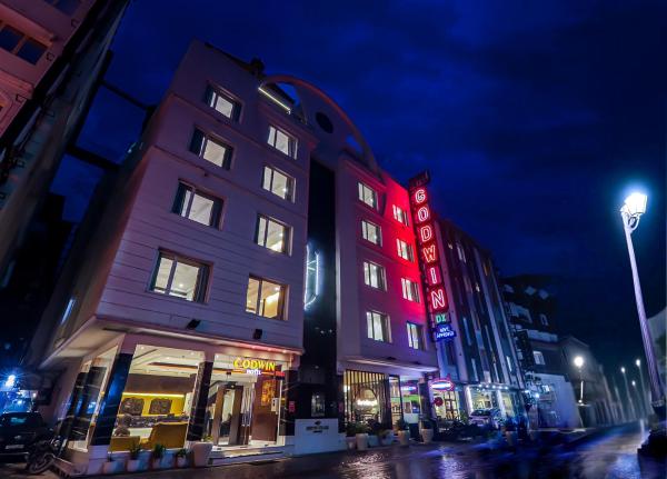 Hotel Godwin Deluxe New Delhi Awarded Best Hotel 2025- Free Airport Pick-Up