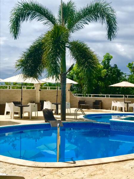Daymond Blue Tropical Lodge