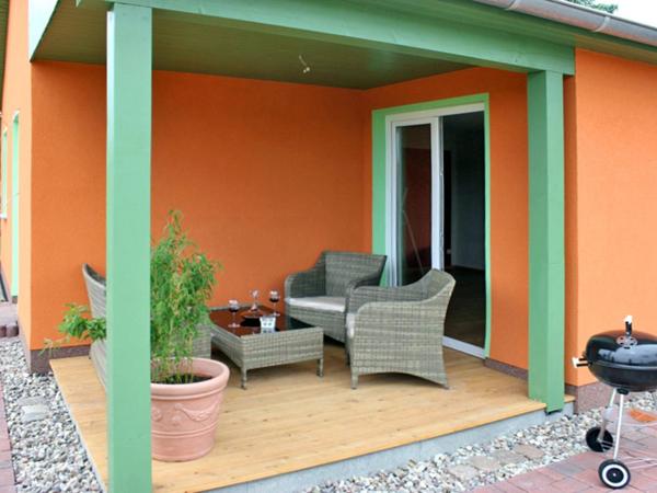 kleines Ferienhaus am Feldrand