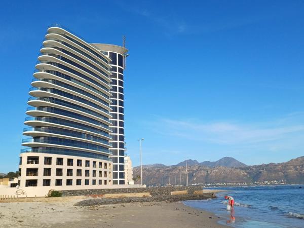 Loddey's Self Catering Apartments - by Beach Collection