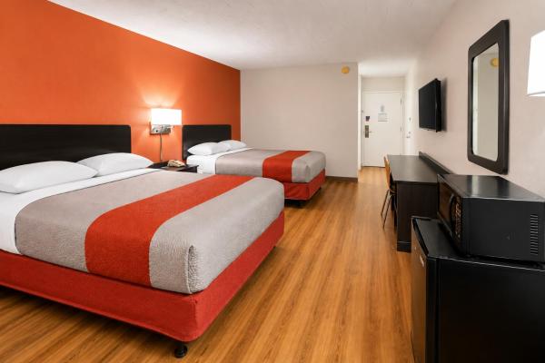 Motel 6-New Stanton, PA