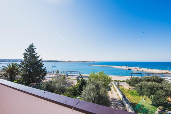 Apartments by the Sea Semy