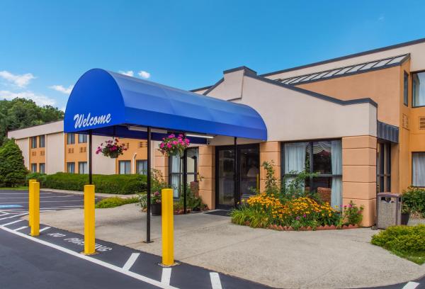 All Seasons Inn & Suites Smithfield Providence