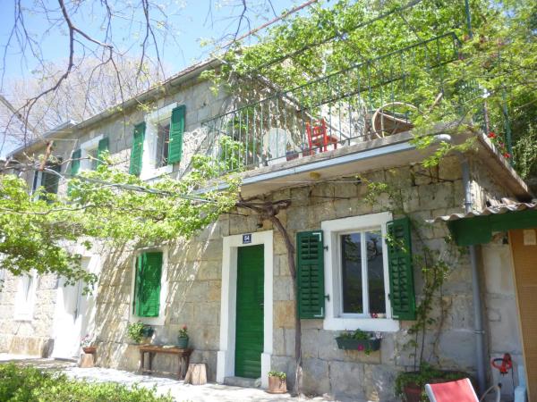 Apartment Angelo in traditional stone house, Забронировать Апартаменты/квартира Слиме Dalmatian Zagora