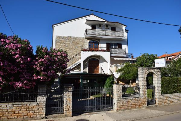 Studio Sveti Filip i Jakov 4299d, Забронировать Апартаменты/квартира Свети-Филип-и-Яков Задарская жупания